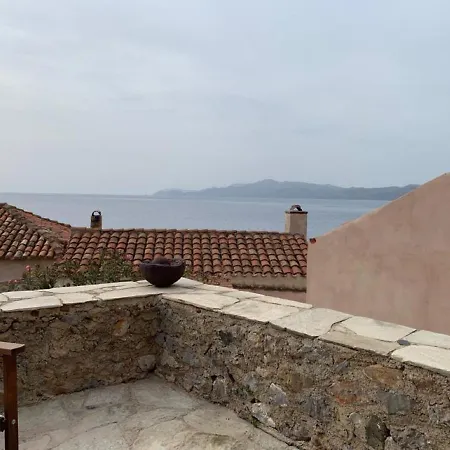 Athina モネンバシア