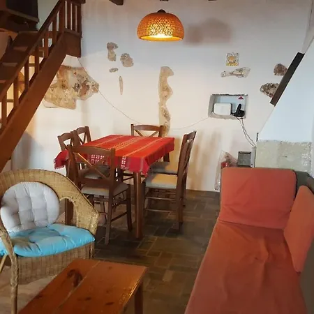 Athina モネンバシア